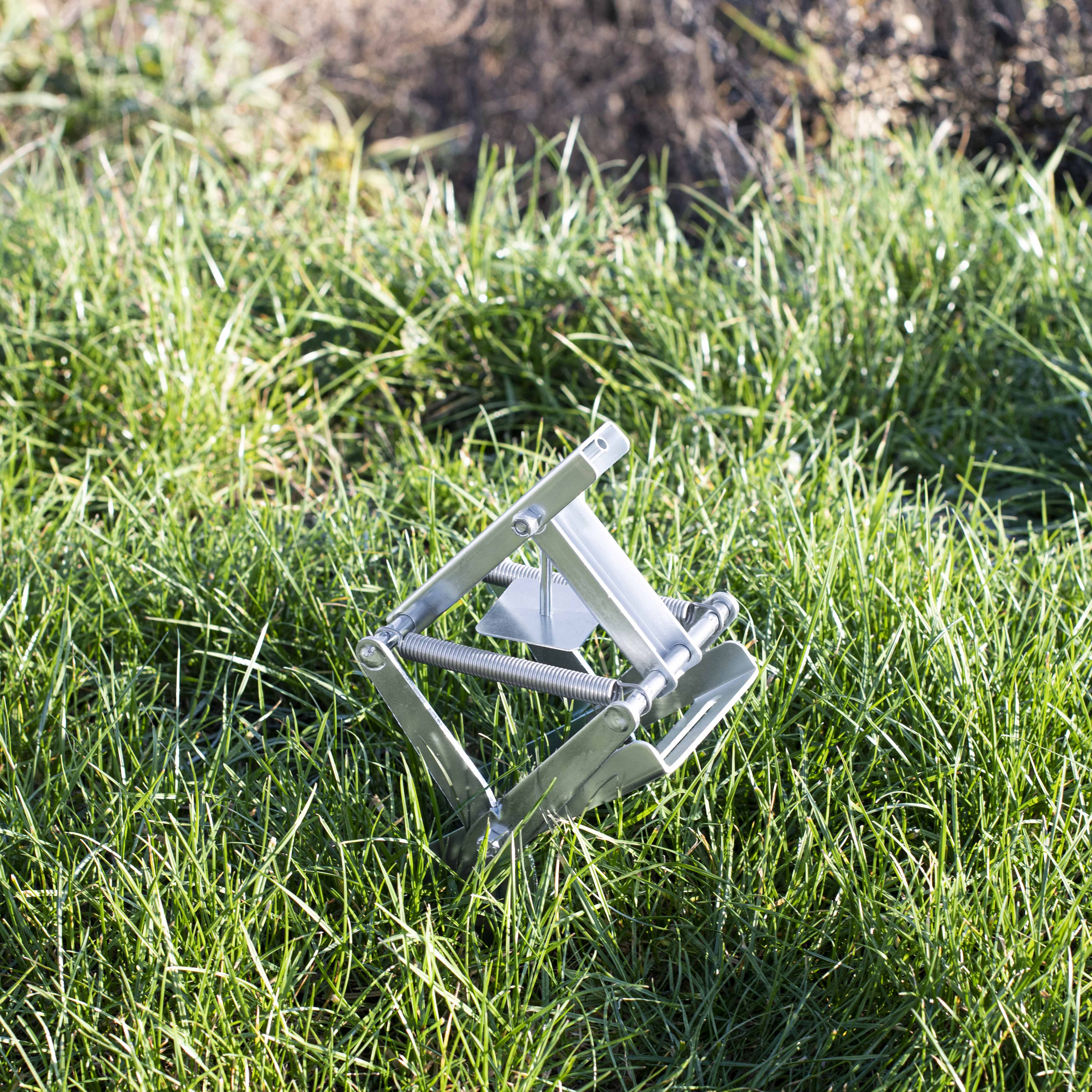 Ob die Falle ausgelöst wurde erkennen Sie an der Position des Auslösers.