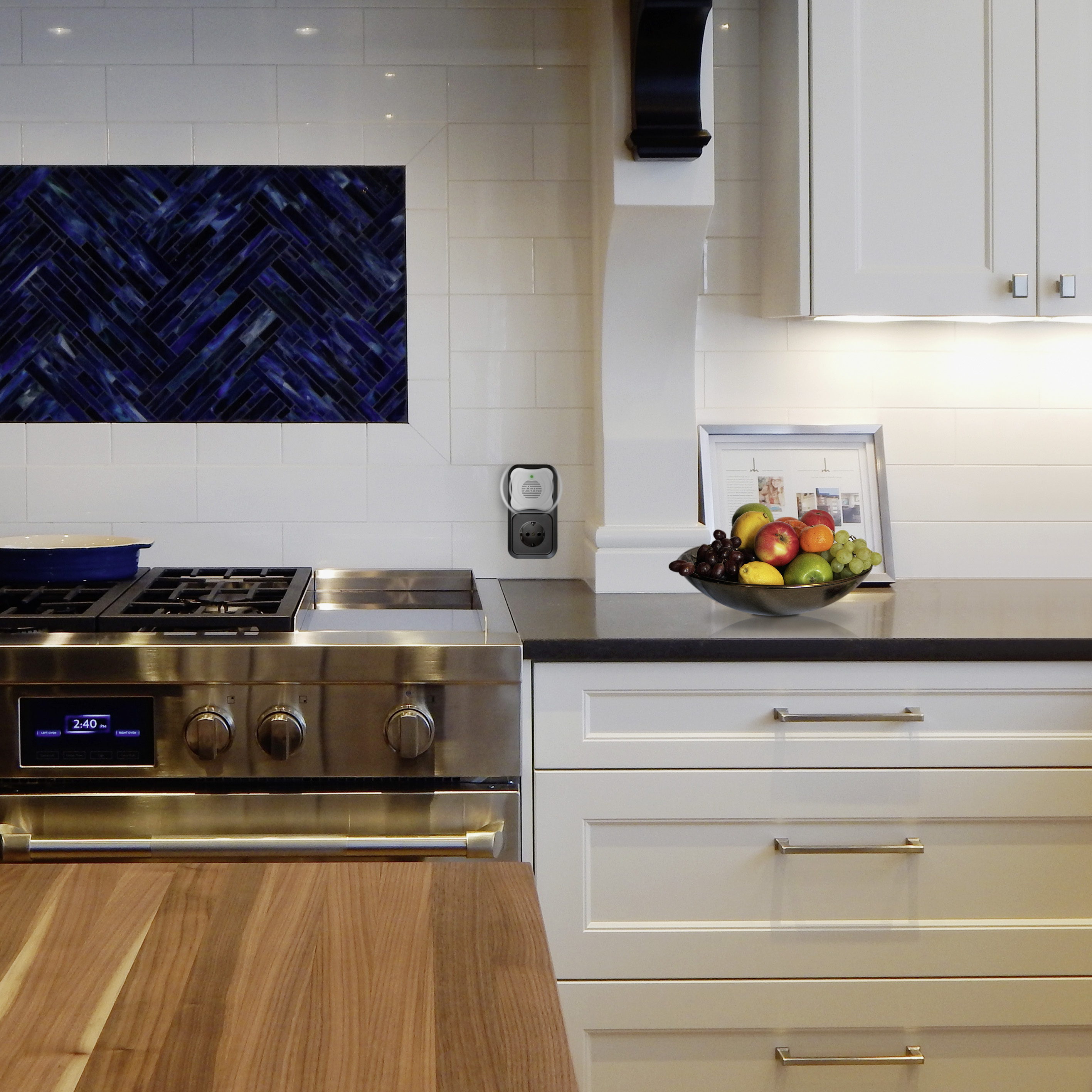 66988-Ameisen-Feind-Ameisen-aus-der-K-che-vertreiben Der Ameisen-Feind wird in der Steckdose platziert und gibt dann von dort Ultraschalltöne ab, die die Krabbler vertreibt.